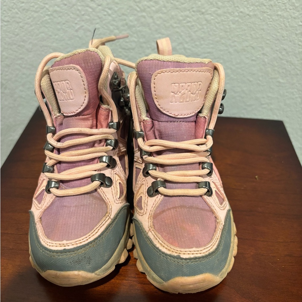 Amazon Kids Sneakers in Pink and Gray